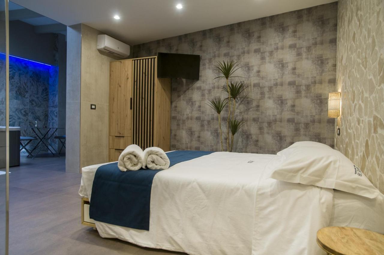 Suite 18 Luxury Apartments Bari Exterior foto