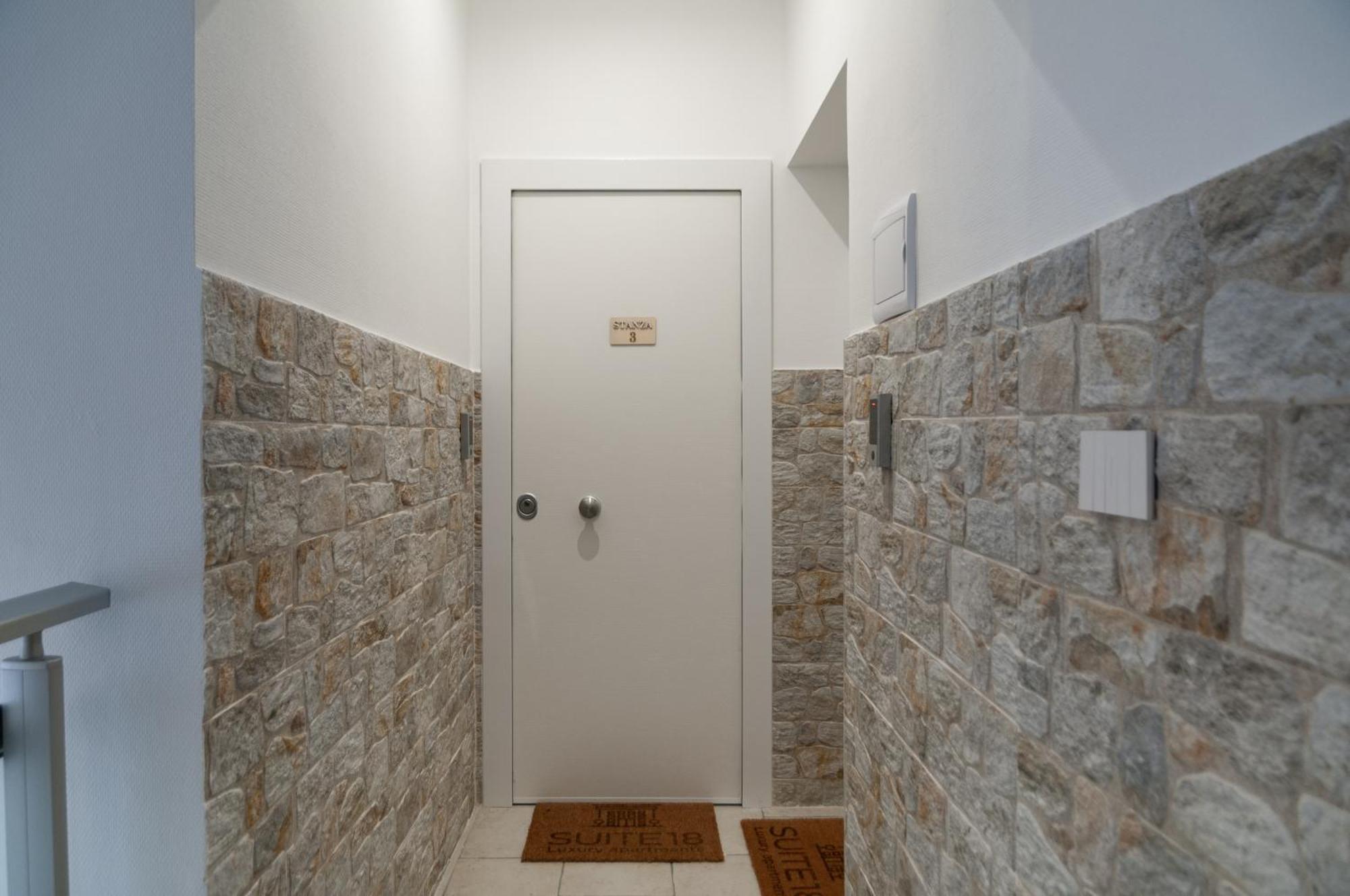 Suite 18 Luxury Apartments Bari Exterior foto